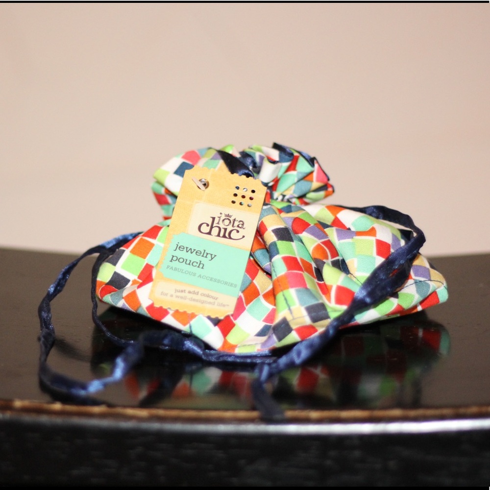 Iota Chic Jewelry Pouch